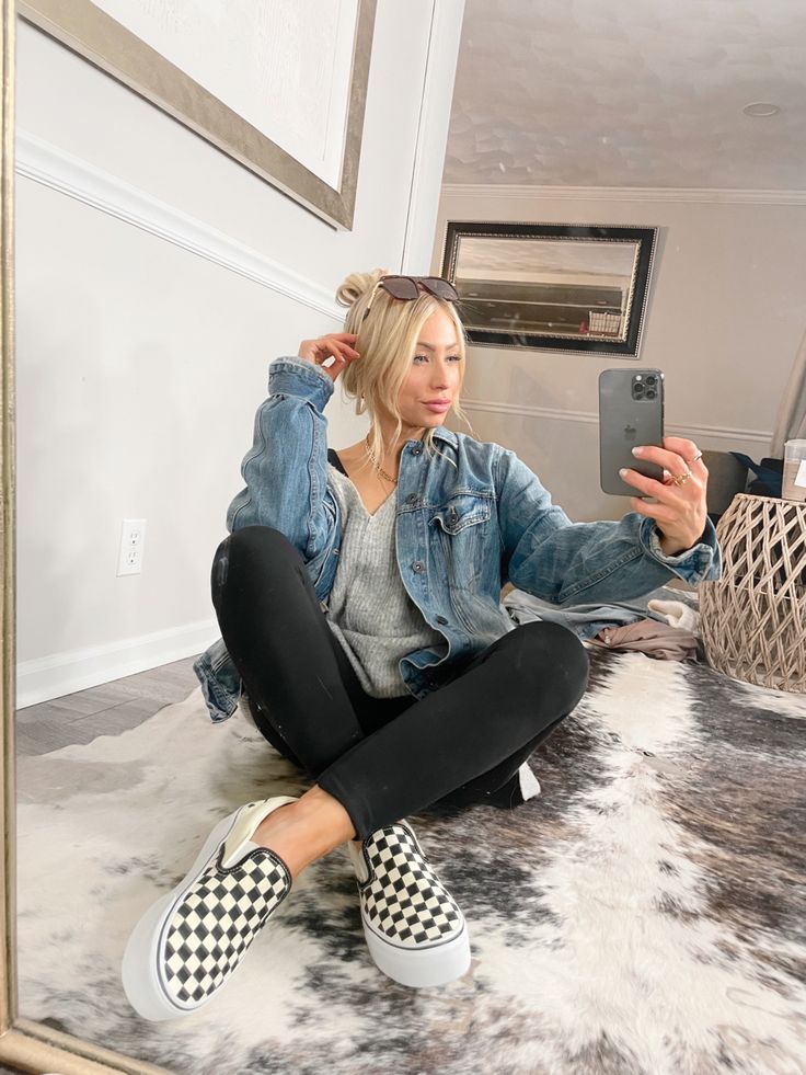 Casual Vans Outfit Winter, Work Vans Outfit, Checkard Vans Outfit, Western Outfits With Checkered Vans, Black And White Checkered Vans Outfit, Vans Checkered Outfit, Checked Vans Outfit, Black Platform Vans Outfit, White Platform Vans Outfit