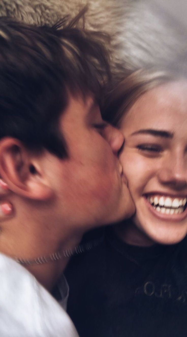 two people are kissing each other and smiling