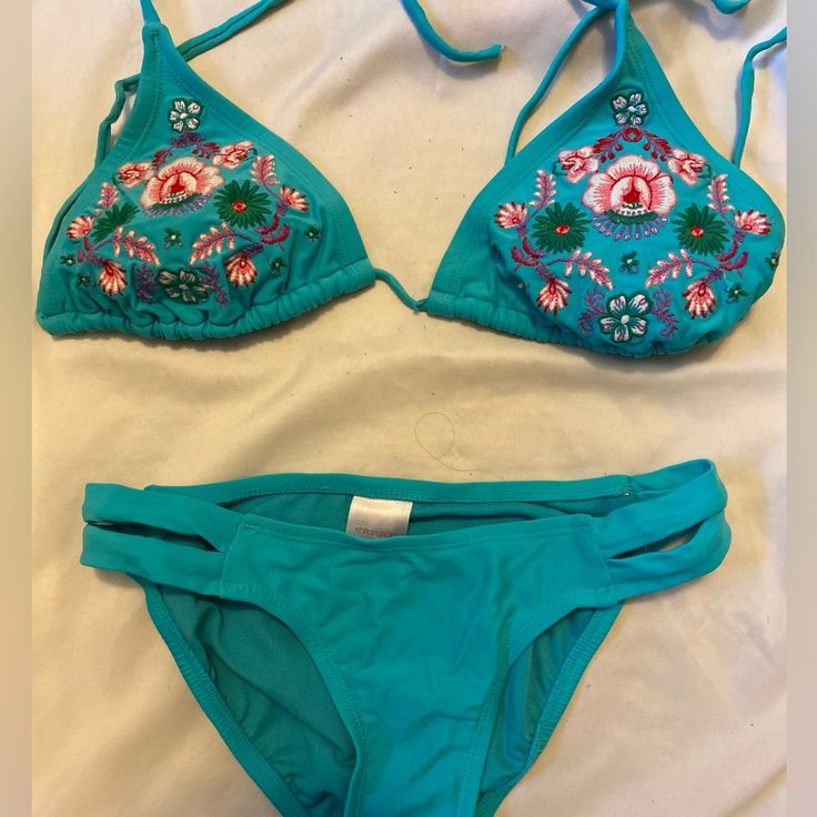 Women's Xhilaration Bikini Swimsuit Turquoise Size Xs/Tp Never Worn Turquoise Swimwear For Spring Poolside, Turquoise Stretch Tankini For Vacation, Turquoise Swimwear For Spring Beach Party, Turquoise Swimwear For Beach Party In Spring, Beachy Turquoise Swimwear For Spring, Blue Summer Festival Tankini, Stretch Turquoise Swimwear For Beach Season, Blue Beachwear For Festival, Fitted Turquoise Swimwear For Beach Party