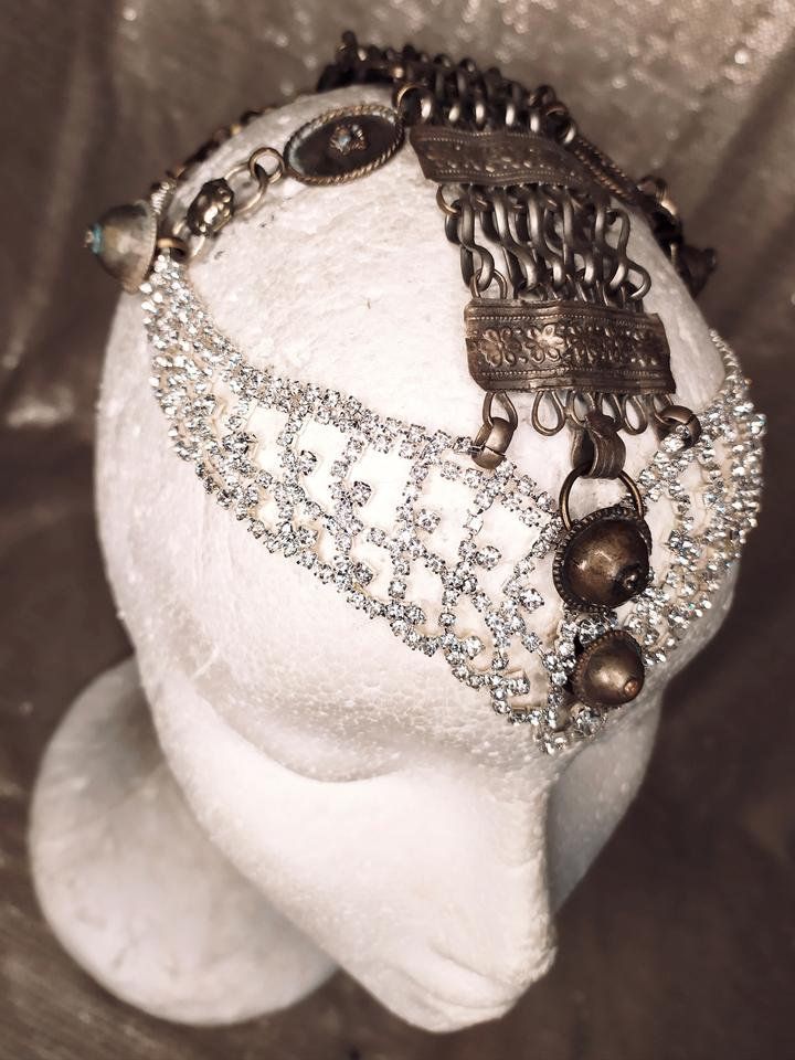 Stunning vintage old gold and super sparkling rhinestones headdress. This headpiece has a central piece all covered in strass and sparkling white rhinestones combined with antique afgan pieces that gives the whole piece an awesome movement and elegant look. On the back, a flower shaped rhinestones, and an old kuchi piece will make your look the most incredible and sparkling in the room. One of my favorites, makes anyone look like an incredible vedette from the 20'. One of a kind, our headpieces Adjustable Festival Headpiece With Rhinestones, Adjustable Rhinestone Festival Headpiece, Adjustable Rhinestone Headpiece For Festival, Vintage Headband Headpiece For Evening, Vintage Evening Headband Headpiece, Vintage Headband Style Headpiece For Evening, Vintage Wedding Headband Headpiece, Vintage Gold Crown Headpiece, Vintage Gold Headpiece For Evening