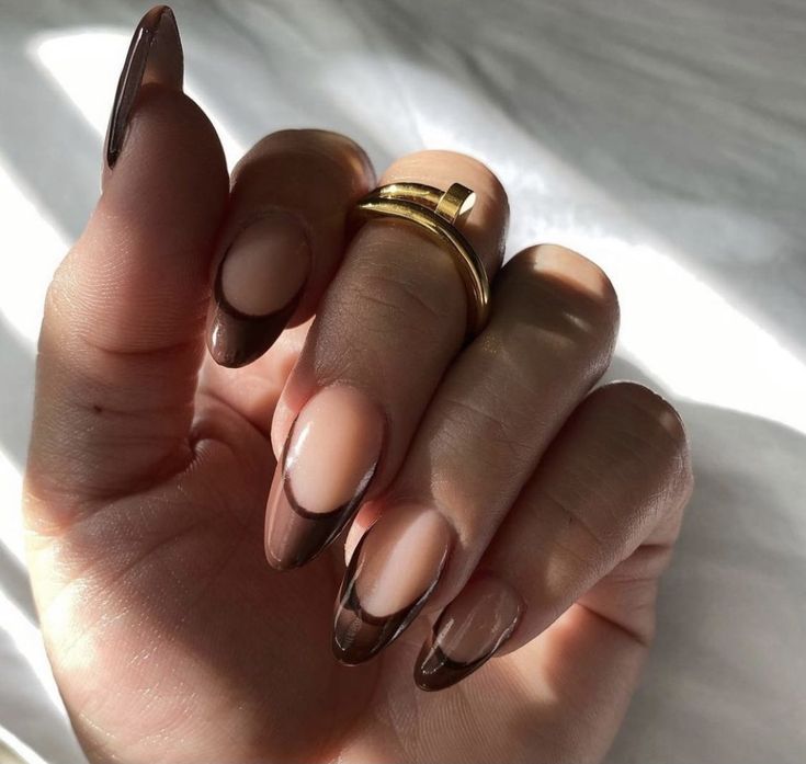 Autumnal Nail Colours, Dark Fall Almond Nails, Fall Nail Inspo Almond Short, Fall Nail Design Ideas 2024, Autumn Nails Almond Shape, Dark Orange Nails, Fall Transition Nail Colors, Almond Shape Fall Nails, Chestnut Nails