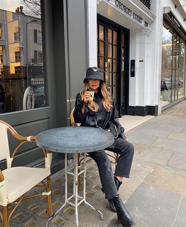 Prada Bucket Hat Outfit, Bucket Hat Outfit Winter, Hat Outfit Winter, London Winter Outfits, Prada Bucket Hat, Prada Hat, Bucket Hat Outfit, Outfits New York, Bucket Hat Style