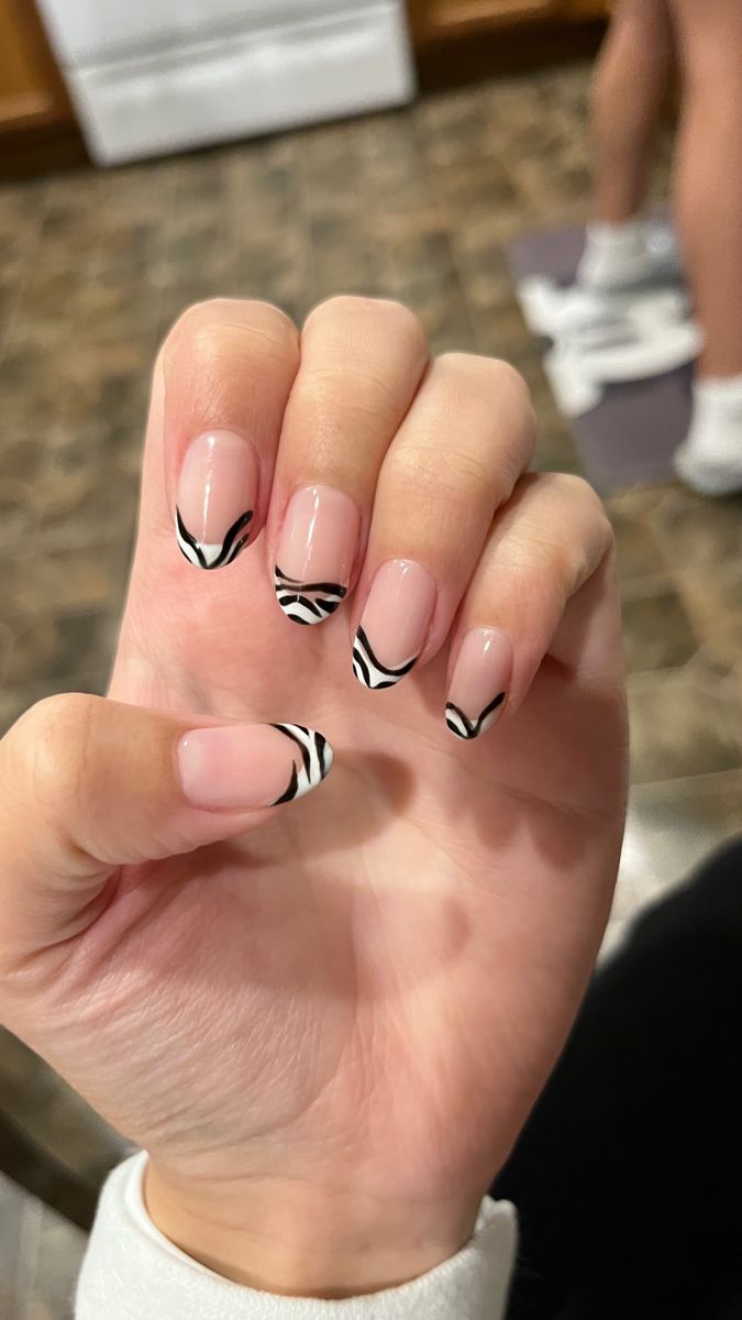 Simple Zebra Nails, Zebra Tips Nails, White French Tip With Black Design, Tiger Print French Tip Nails, Nails With Stripes Simple, Drake Nail Ideas, Basic White Nail Designs, Patterned French Tips, White Designs Nails