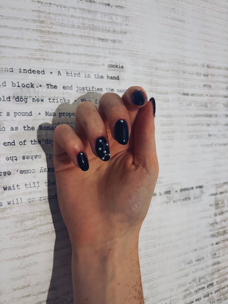 With pearls Black Nails With Pearls, Black Nails Design, Nails With Pearls, Black Nail Design, Black Nail Designs, Black Nail, Nails Design, Black Nails, Nail Design