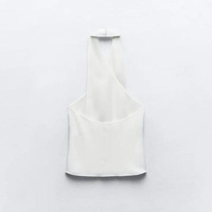 New With Tag Zara S/S 2024 Collection Halter Top With Wrap Front. Back Button Closure. Oyster-White 3034/318 Outer Shell 100% Polyester Lining 100% Polyester Which Has At Least: Outer Shell 53% Rcs-Certified Recycled Polyester Lining 100% Rcs-Certified Recycled Polyester Clothing Care Quide Machine Wash Max. 30c/86f Delicate Cycle Do Not Use Bleach / Whitener Iron Maximum 110c/2309f Tetrachloroethylene Dry Clean Do Not Tumble Dry White Fitted Halter Neck Top, Elegant Halter Neck Top For Day Out, White Tops For Summer Night Out, White Halter Neck Top For Spring, Fitted White Summer Blouse, Fitted White Blouse For Summer, Elegant Halter Neck Blouse For Summer, Elegant Fitted Summer Tops, Fitted Zara Tops For Summer