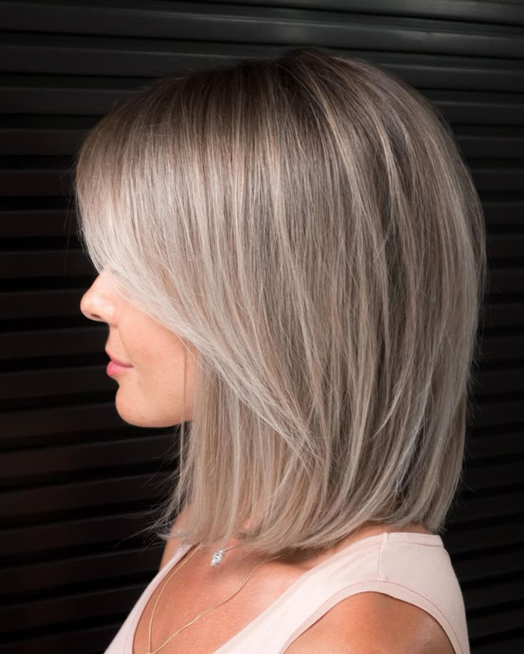 Collarbone Bob with Layered Bangs Tan Skin Blonde Hair, Platinum Blonde Hair Color, Bob Hairstyles For Thick, Silver Hair Color, Long Bob Haircuts, Lob Hairstyle, Lob Haircut, Long Bob Hairstyles, Platinum Blonde Hair