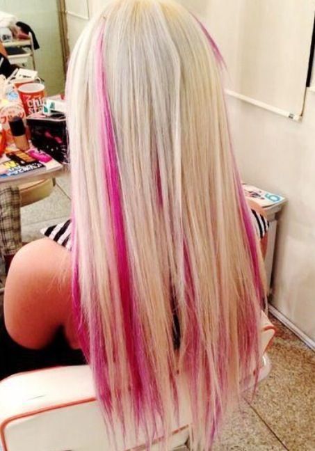 Hot pink streaks in long blonde hair <3 | Hair Colors <3 | Pinterest Champagne Blond, Unnatural Hair Color, Pink Streaks, Pink Blonde Hair, Hot Pink Hair, Bright Hair Colors, Blonde With Pink, Hair Streaks, Pink Highlights