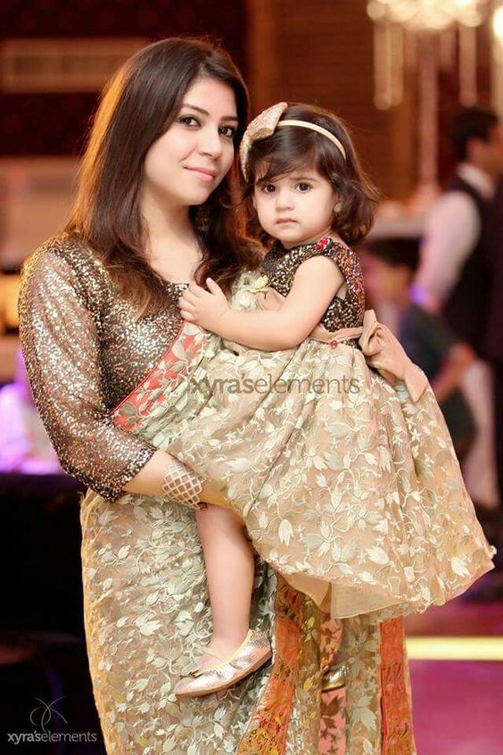 25 Coolest Matching Outfits For Pakistani Mother Daughter - Part 2 Mommy Daughter Dresses, Mom Daughter Matching Dresses, Mom And Baby Dresses, Mom Daughter Outfits, Mother Daughter Fashion, Mother Daughter Matching Outfits, Mother Daughter Dresses Matching, Mom And Daughter Matching, Mother Daughter Outfits