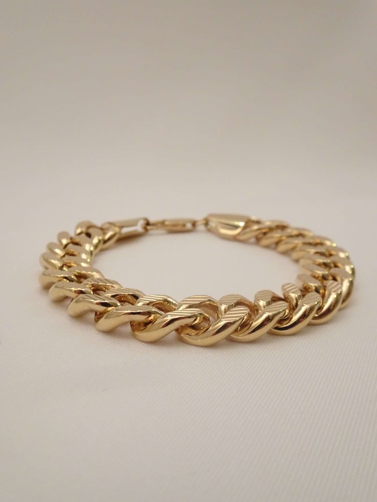 Define your rebellious style with The Benjamin Chain Bracelet! This bold accessory is designed for those who dare to push boundaries, featuring a unique blend of edginess and trailblazing charm. Nail your look every time with this unisex gold chain bracelet. This cool bracelet features bold diamond cut chain links and is the perfect women's or men's gold chain link bracelet that packs a punch! Complete your look by stacking it with these chain bracelets: - The Kennedy Chain Bracelet - The Elliot Bold Metal Jewelry For Everyday, Bold Metal Bracelets For Gift, Edgy Everyday Chain Jewelry, Trendy Metal Curb Chain Jewelry, Trendy Metal Gold Chain Bracelet, Trendy Gold Chain Metal Charm Bracelet, Trendy Metal Bracelets With Gold Chain, Trendy Cuban Link Chunky Chain Bracelets, Trendy Metal Bracelet With Gold Chain