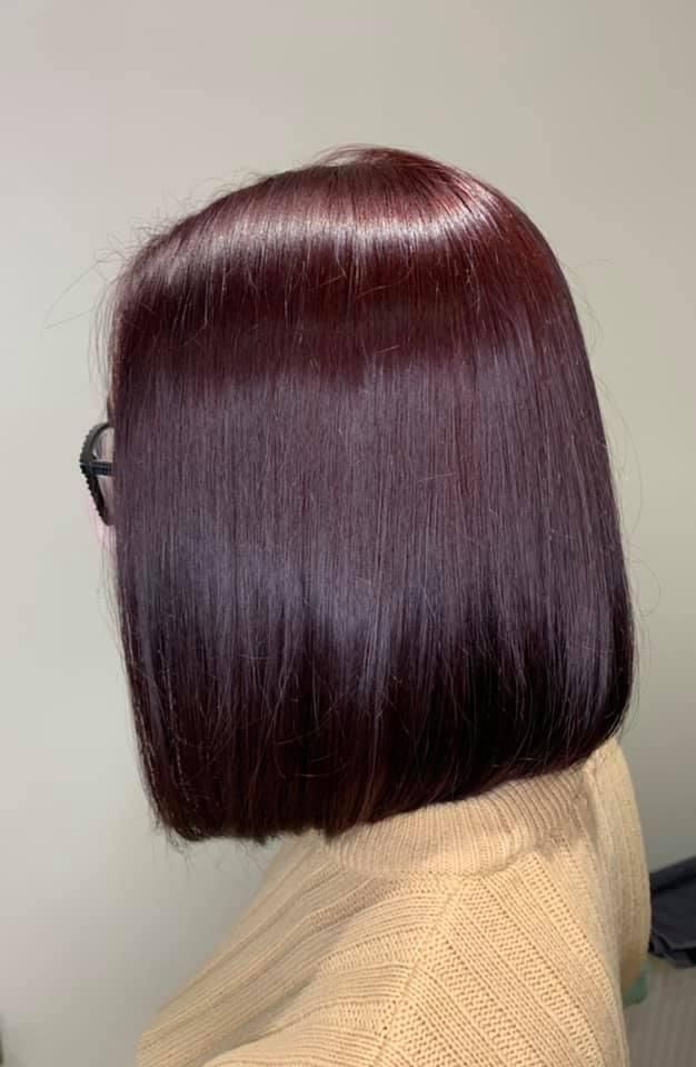 Cherry Cola Bob Short Hair, Dark Red Hair Short Bob, Red Wine Short Hair, Bob Hair Dye Ideas, Cherry Cola Hair Color Short, Cherry Hair Short, Burgundy Bob Hair, Cherry Cola Short Hair, Short Cherry Cola Hair