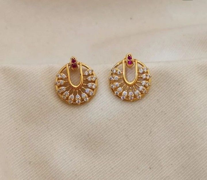 Daily Use Earings Design Gold, Gold Earrings Studs Daily Wear, Ear Rings Gold Indian, Ear Rings Gold Indian Daily Wear, Daily Wear Earrings Gold Indian, Gold Earrings Designs For Daily Use, Daily Use Gold Earrings Indian, Gold Studs Earrings Indian, Daily Wear Gold Earrings