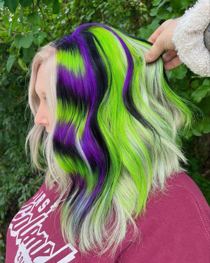 Halloween Hair Dye, Halloween Hair Color Ideas, Halloween Hair Color, Purple And Green Hair, Neon Green Hair, Pulp Riot Hair Color, Vivid Hair Color, Pulp Riot Hair, Inner Witch