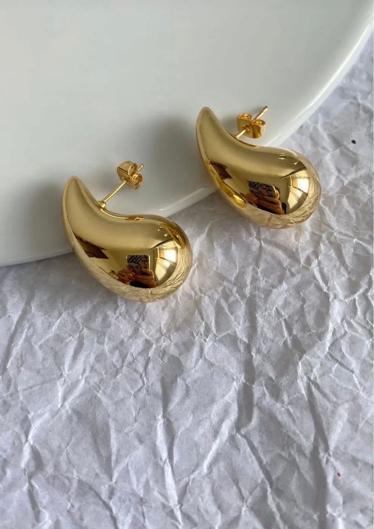 Thick Gold Hoops, Gold Bracelets Stacked, Statement Earring, Hollow Design, Jewelry Online Shopping, Gold Drop Earrings, Water Drop, Gold Hoops, Brass Material