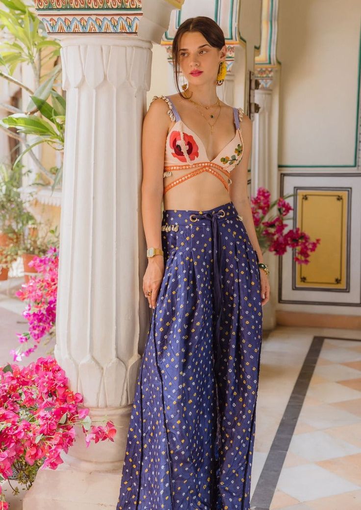 Indian Cords Outfit, Bralettes Outfits Casual, Cutwork Designs, Traditional Poses, Indian Outfits Modern, Navratri Outfits, Eastern Wear, Ethnic Wears, Lehnga Dress