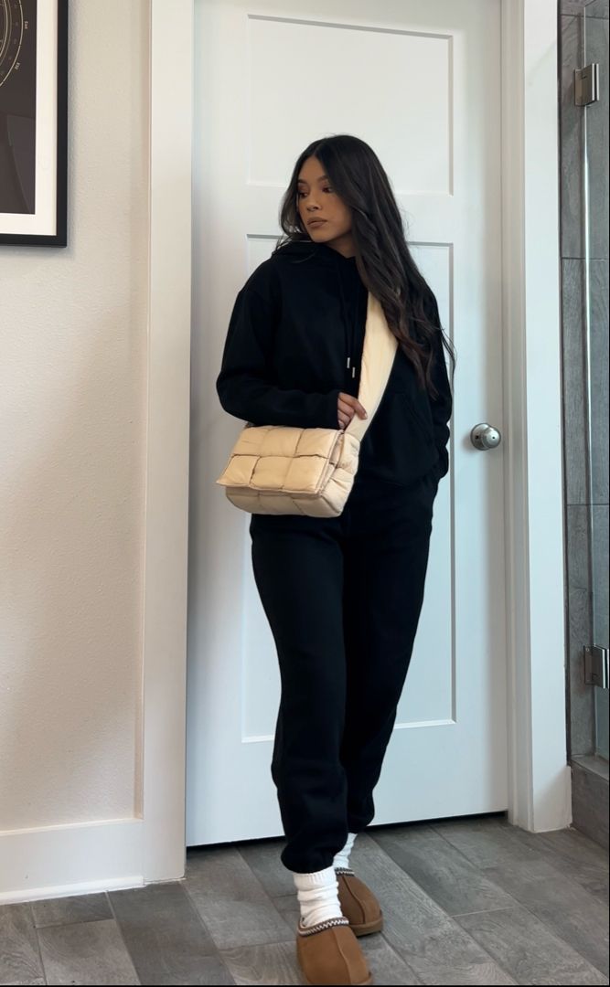 Black jogger set, chunky knit socks, ugg slippers, puffer bag, #outfitideas #casualoutfit #ootd #lazygirl #airportoutfit #ootd #blackoutfit #fashion #petitestyle #falloutfit Cute Simple Outfits Fall, Joggers And Uggs Outfit, Comfy Outfit Inspo Casual, Chunky Socks Outfit, Ugg Work Outfit, Styling Ugg Slippers, Knit Socks Outfit, Cute Outfits With Joggers, Cute Casual Comfy Outfits