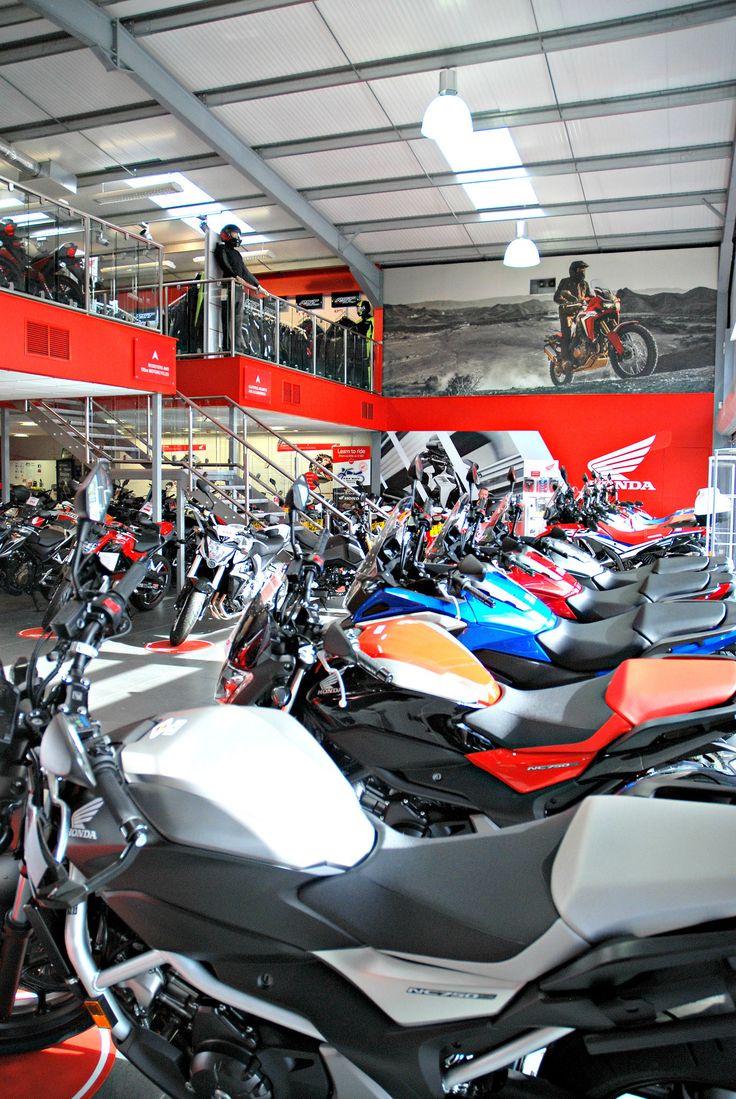 motorcycles are lined up in a large room