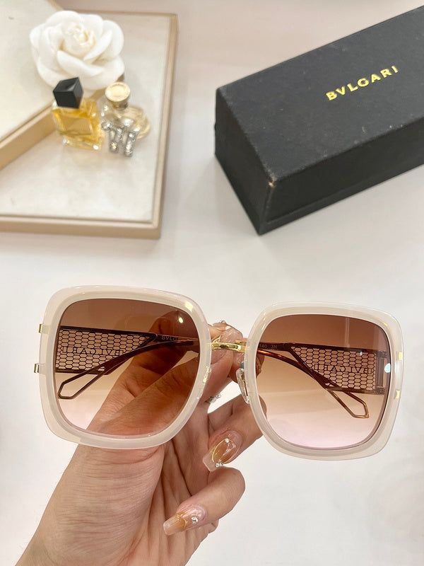 Chic Beige Sunglasses For Formal Occasions, Elegant Beige Rectangular Sunglasses, Designer Sunglasses With Gradient Lenses For Everyday, Luxury Sunglasses For Everyday Summer Use, Luxury Everyday Summer Sunglasses, Paper Bag, Clutch Bag, Things To Come, Shoulder Bag