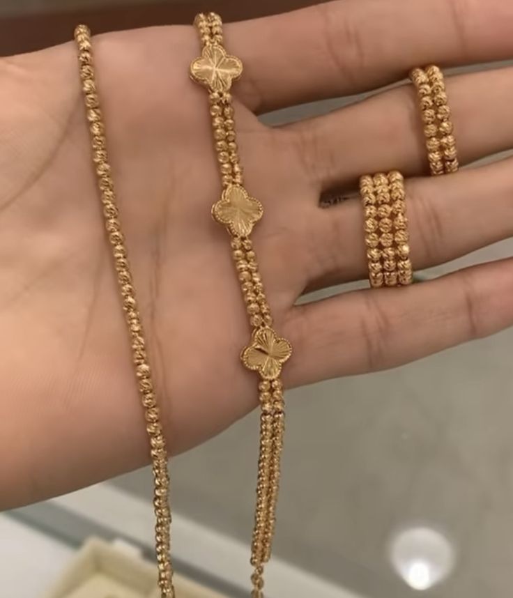 Desi Gold Bracelet, Middle Eastern Gold Bracelet, Asian Gold Necklace, Khaleeji Gold Jewelry, Dubai Gold Jewelry Bracelets, Gold Jewelry Middle East, Gold Arab Jewelry, Arab Gold Rings, Gold Jewelry Aesthetic Arab