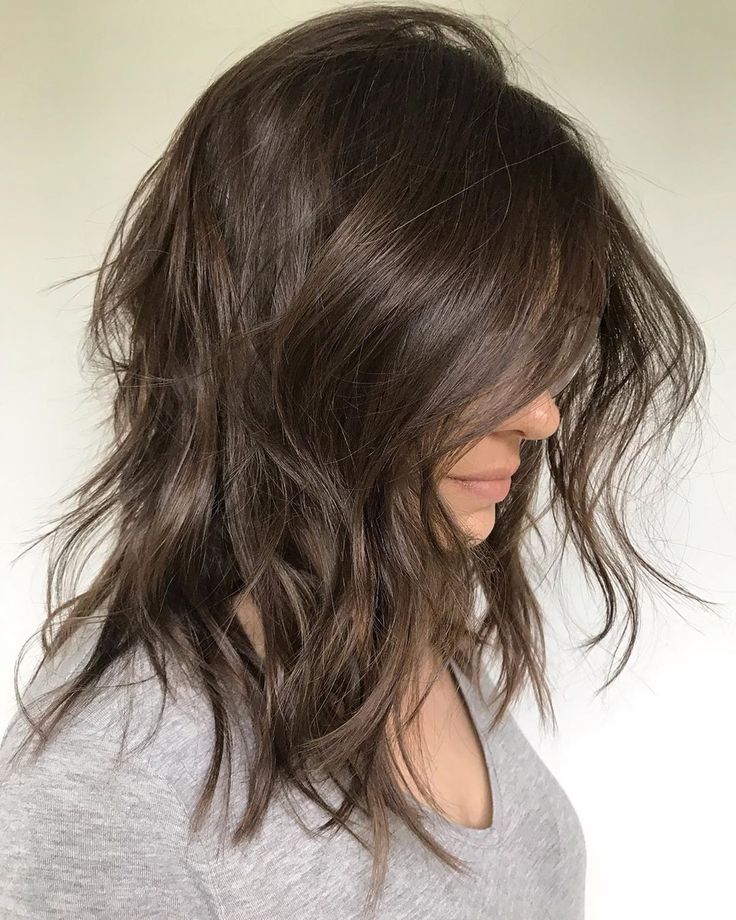 50 Medium Haircuts for Women That’ll Be Huge in 2020 - Hair Adviser Medium Haircuts For Women, Collarbone Length Hair, Messy Wavy Hair, Medium Shaggy Hairstyles, Medium Haircut, Womens Haircuts Medium, Medium Haircuts, Medium Curly Hair Styles, Medium Short Hair