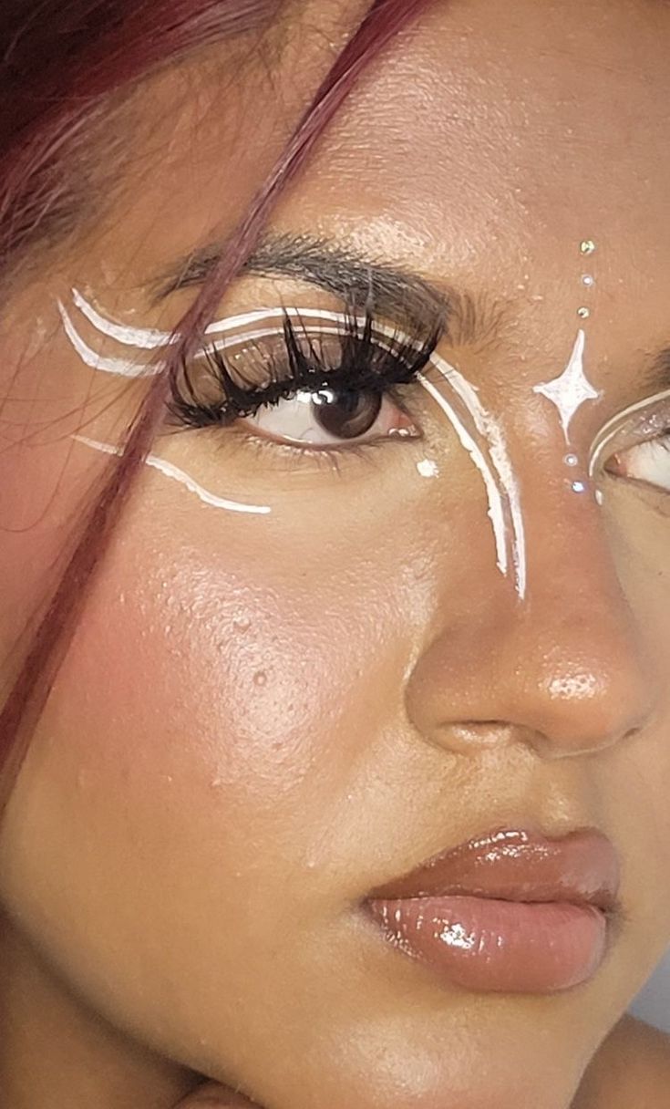 White Liner Fairy Makeup, White Graphic Liner Hooded Eyes, White Eyeliner Face Art, Graphic Eyeliner Festival, Simple Face Art Makeup, White Angel Makeup Aesthetic, White Graphic Liner Looks, White Face Paint Makeup Looks, Brown White Makeup