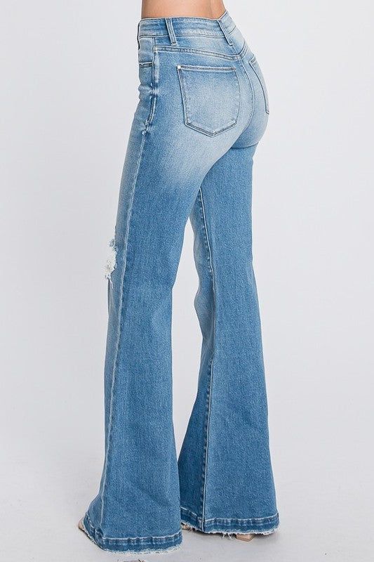 Revive vintage style with these 70's-inspired Petite DISTRESSED High-Rise Flare Jeans! Experience the fun of flared silhouettes with plenty of comfort and movement in the soft, distressed denim fabric. Plus, be the envy of your friends with a fit that flatters your petite figure! Groovy!! Stretchy 10.75" Rise, 31"Inseam Modeled in size 3/25 - High-rise, '70s-inspired flare - Leg opening : 26" - Knee distressed - Button closure and zip fly - 5-pocket styling 88% Cotton,10% Rayon,2% Spandex Comfort Show, 70s Look, Vintage Flare, Love Jeans, Faded Denim, 70s Inspired, Best Jeans, Denim Trousers, Sweater Blouse