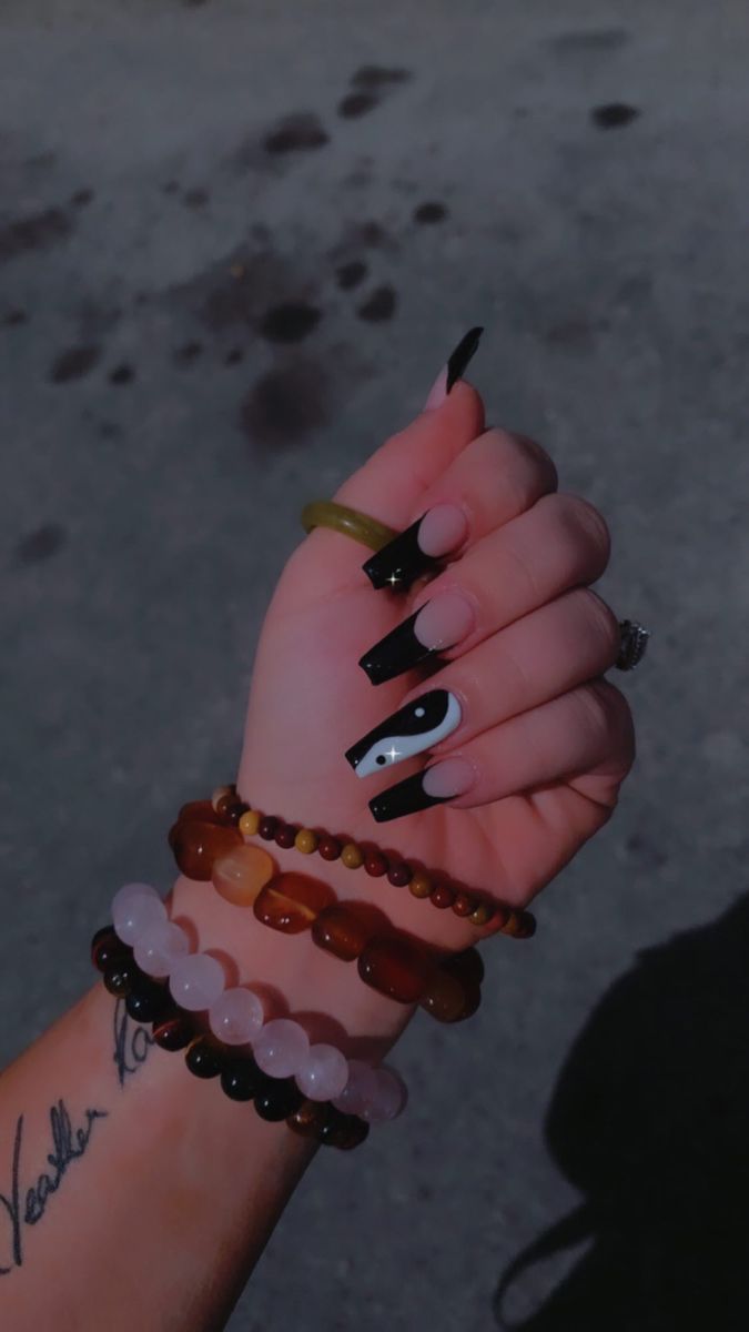 Coffin Ying Yang Nails, Ying Yang Nails Square, Hippie Nails Acrylic Boho, Ying Yang Nails Acrylic, Ying And Yang Nails, Edgy Nails Acrylic Grunge, Hippie Nails Acrylic, Hippie Nails Boho, Ying Yang Nails