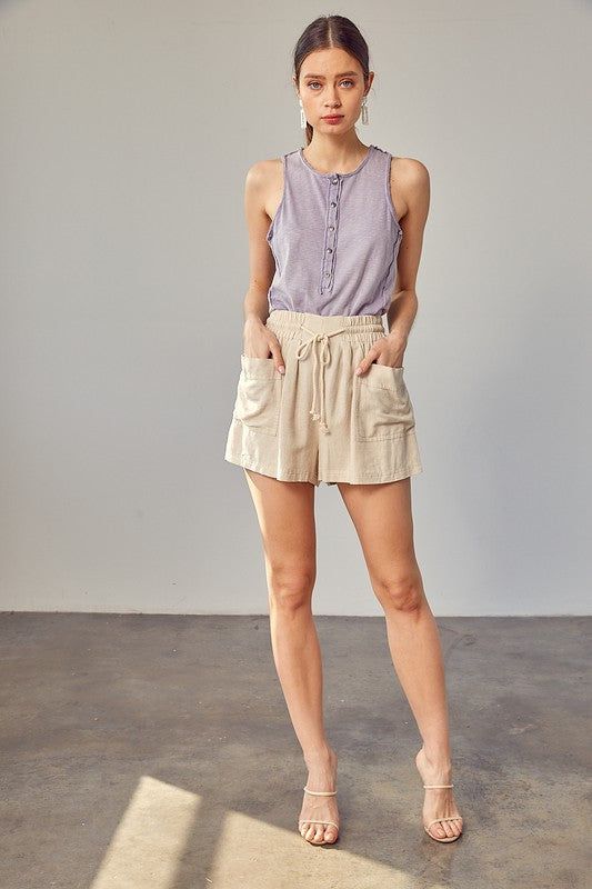 WOOVEN SHORTS Size + Fit Model is wearing size S Measurements taken from size S 5'9" / 175CM 32 24 34 Sweatshirt Jean Jacket, Women Cargo Pants, Comfortable Shorts, Curvy Shorts, Summer Gathering, Swimwear Dress, Women Cargos, Cargo Pants Men, Effortless Chic