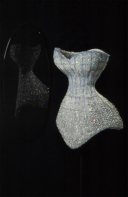 Pretty Senegambian Dress, Bedazzled Corset, Bling Corset, Estilo Blair Waldorf, Corset Fashion, Overbust Corset, Corsets And Bustiers, Dolce E Gabbana, Glam Dresses