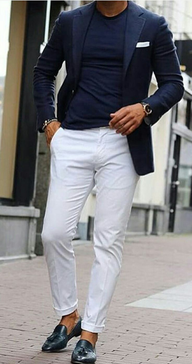 Terno Slim Fit, Dark Blue Blazer, Blazer Outfits Men, White Chinos, White Jeans Men, Mens Fashion Smart, Mens Fashion Casual Outfits, Mens Fashion Suits, Men Fashion Casual Outfits