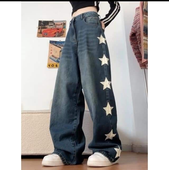 Star Pants Outfit, Pants Painting Ideas, Star Print Pants, Mask Photoshoot, Star Pants, Upcycle Clothes Diy, Star Clothing, Downtown Outfits, Custom Jeans