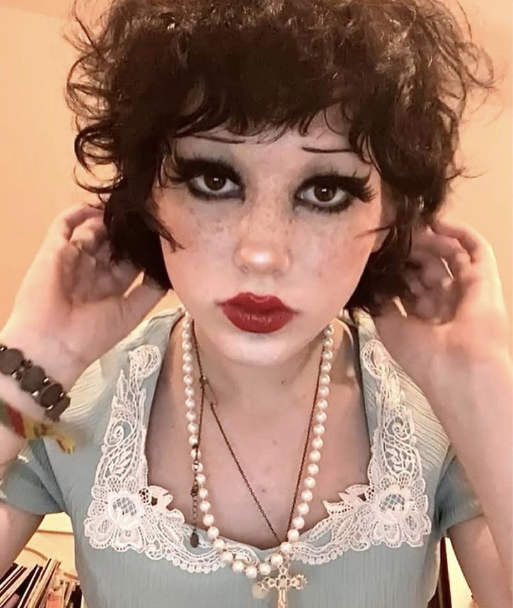 Goth Fairycore, Aesthetic Egirl, Pee Pee, Face Paint Makeup, Riot Grrrl, Make Up Inspo, Goth Makeup, Eye Makeup Art, Makeup Obsession