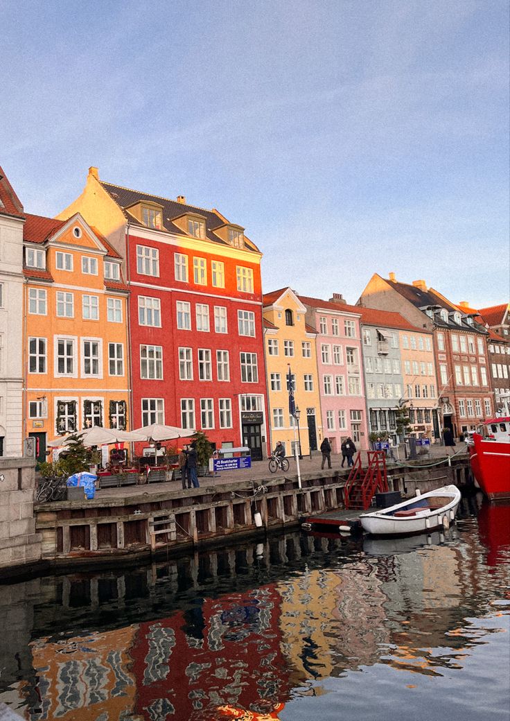 several boats are docked in the water next to some buildings