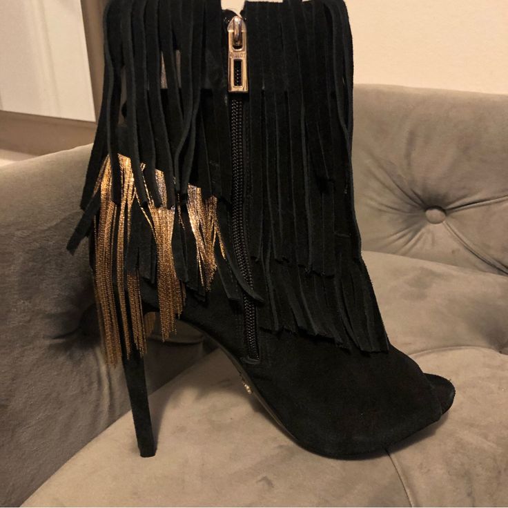 Schutz Designer Black Heels For Fall, Elegant Party Heels, Elegant High-top Party Heels, Black High-top Heels For Night Out, Luxury Black Heels For Fall, Black Suede Boots For Night Out, Chic Black High-top Heels, Schutz Boots Outfit, Black Suede Heels For Night Out