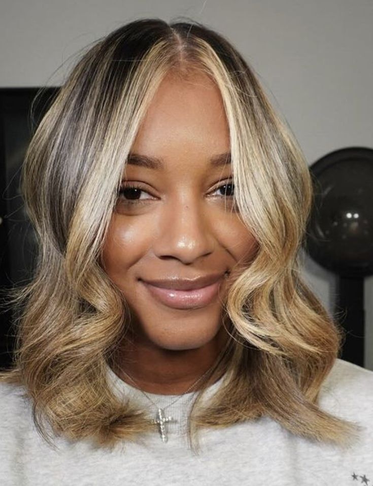 Blonde Lob Black Women, Highlights Bob Haircut Black Women, Blonde Hair Caramel Highlights, Blonde And Brown Hair Color Medium Length, Highlighted Hair Black Women, Blonde Bob With Highlights, Blonde Balayage Bob Black Women, Blonde Highlights Brown Hair Black Women, Balayage Silk Press