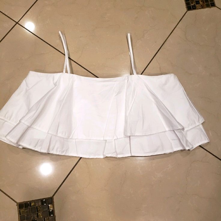 Double Ruffle And Spaghetti Strap Gianni Bini White Crop Top....You Will Look Incredibly Tan With This Top And A Pair Of Cut Off Shorts This Summer! White Strappy Tops For Summer, White Strapped Tops For Summer, White Vacation Top With Straps, White Tops With Straps For Vacation, White Tops With Adjustable Straps For Party, Vacation White Top With Straps, Summer Party Tops With Straps, White Spaghetti Strap Crop Top For Beach, White Tops With Adjustable Straps For Vacation