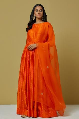 Orange chanderi anarkali with bandhani print and sequin embroidered motifs. Paired with dupatta.
Components:2
Pattern:Printed, Embroidered
Type of Work:Bandhani, sequin
Neckline:Round
Sleeve Length:Long sleeves
Fabric:Chanderi, organza
Color:Orange
Other Details:
Back cut-out
Sheer dupatta
Occasion:Puja - Aza Fashions Chanderi Anarkali, Anarkali With Dupatta, Suits Design, Fashion App, Set For Women, Anarkali, Aza Fashion, Indian Dresses, Dress Materials