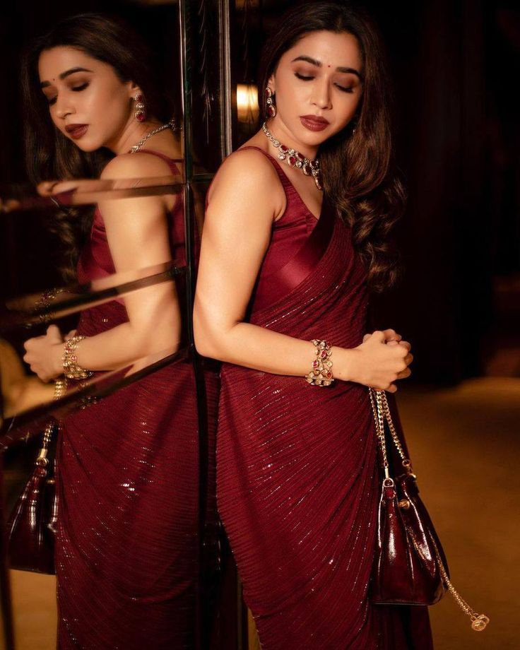 Aarti Ravi, Sabyasachi Saree, Royal Blue Saree, Wedding Wear Saree, Sabyasachi Sarees, Maroon Colour, Maroon Saree, Designer Sarees Wedding, Sarees For Girls