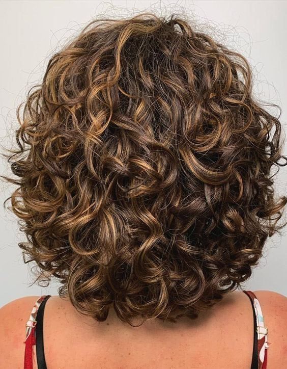 20 CURLY HAIRSTYLES FOR WOMEN OVER 50 - valemoods Short Perm, Perfect Curly Hair, Short Permed Hair, Shoulder Length Curly Hair, Natural Curly Hair Cuts, Shaved Side Hairstyles, Bob Haircut Curly, Giraffe Crochet, Curly Hair Photos