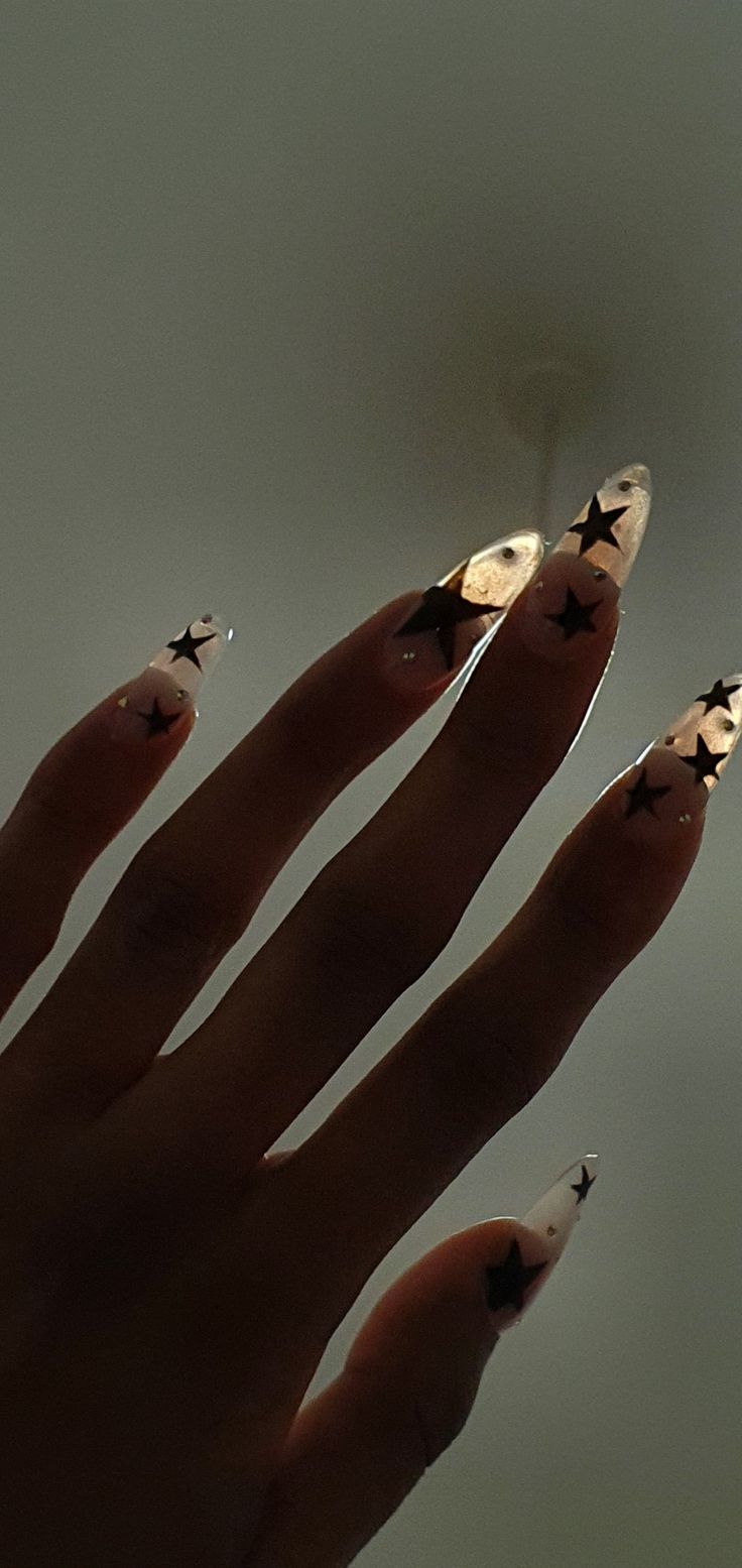 Black Star nails acrylic nails gel nails Edgy Nails Grunge, Star Nails Y2k, Star Nails Acrylic, Nails Acrylic Square, Grad Nails, Grunge Star, Y2k Nail, Nails Grunge, Light Grunge