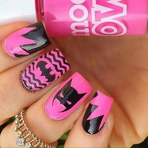 Pink Batgirl bat man nails design Superhero Nails, Batman Nails, Girly Nails, I'm Batman, Shweshwe Dresses, Amazing Nails, Nails Today, Holiday Nail, Finger Nails