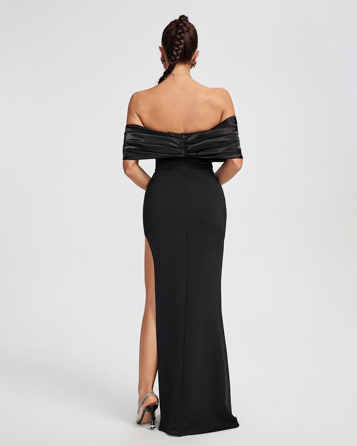 Be the epitome of elegance in our Off Shoulder Crepe Ruffle Maxi Dress. Featuring a stunning off shoulder design and delicate ruffle details, this dress exudes luxury and sophistication. Made from high quality crepe fabric, it drapes beautifully on the body for a flattering silhouette. Perfect for any special occasion. Our Style No.KLYW001 Polyester Fiber Height - 68.9"/175cm Bust - 34.6"/88cm Waist - 25.6"/65cm Hips - 36.6"/93cm and wears size S About Wholesale/Dropshipping, please contact us! Shapewear For Wedding Dress, Womens Sequin Dresses, Long Sleeve Bandage Dress, Bandage Dress Black, Graduation Party Dresses, Off Shoulder Maxi Dress, Off Shoulder Dresses, Bandage Dress Bodycon, Draped Dress