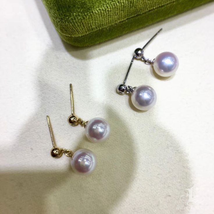 Highlight: Classic Style Product Information OriginJapan MaterialAkoya Pearl and 18k Gold DimensionsLength Approx. 1.7 cm Pearl Shaped: Round Size: 8.5-9 mm Quality: AA+ Nacre: Very Thick Color: White Luster: Very High Accessories Metal: 18k Gold Other: 0.05ct of SI Quality Natural Diamond Minimalist Akoya Pearl Round Earrings, Minimalist Round Akoya Pearl Earrings, White High Luster Pearl Earrings, Akoya Pearl Round Earrings For Pierced Ears, Gift White Gold High Luster Pearl Earrings, Single Round 14k Gold Pearl Earring, 14k Gold White Pearl Pierced Earrings, 14k Gold Round Single Pearl Stud Earring, White Gold Pierced Pearl Earrings For Anniversary