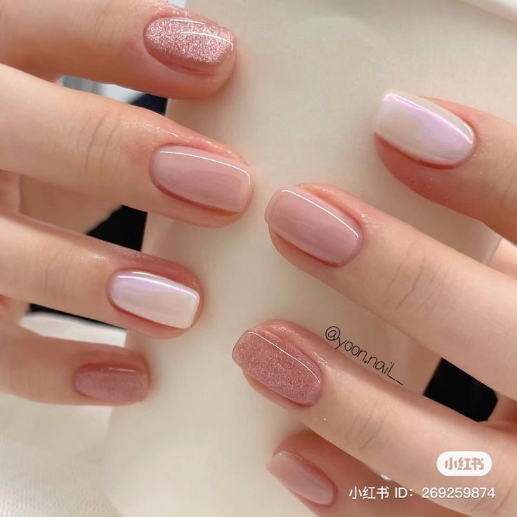 Simple Nude Nail Designs, White Pink Nails, Pink Nails With Glitter Accent, Hello Nails, Subtle Nails, Simple Gel Nails, Blush Nails, Pretty Gel Nails, Soft Nails