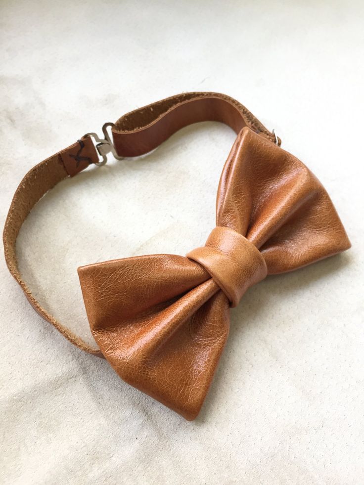 Leather Bowtie, Bowtie Wedding, Diy En Cuir, Bow Tie Suit, Leather Bow Tie, Leather Apron, Good To Great, Cognac Color, Bow Tie Wedding