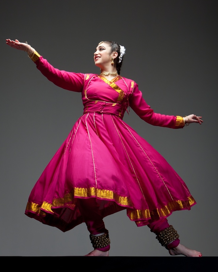 Khatak Kathak Dress, Kathak Costume, Angrakha Style Dresses, Indian Classical Dancer, Kathak Dance, Anarkali Designs, Dancing Pose, Dance Pics, Angrakha Style