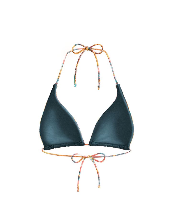 El bikini Mirasol es la elección perfecta para esas largas sesiones de bronceado. El top presenta un corte halter, con una coqueta forma de triángulo que realza tus curvas. La parte inferior tiene cobertura ajustable, para que puedas elegir cuánta piel quieres lucir. Está confeccionado con un tejido suave y cómodo, con un hermoso patrón floral que te hará destacar entre la multitud.

- Hecho en Colombia 

Ya sea que vayas a la playa o te relajes junto a la piscina, este bikini es la elección per Black Triangle Swimwear For Pool, Triangle Swimwear For Beach Season And Pool, Beachwear Triangle Swimwear With Adjustable Straps, Triangle Swimwear With Padded Cups For Vacation, Triangle Swimwear With Adjustable Straps For Pool, Triangle Beachwear Swimwear For Vacation, Triangle Swimwear With Padded Cups For Swimming, Beach Triangle Swimwear With Padded Cups, Summer Triangle Halter Top With Padded Cups