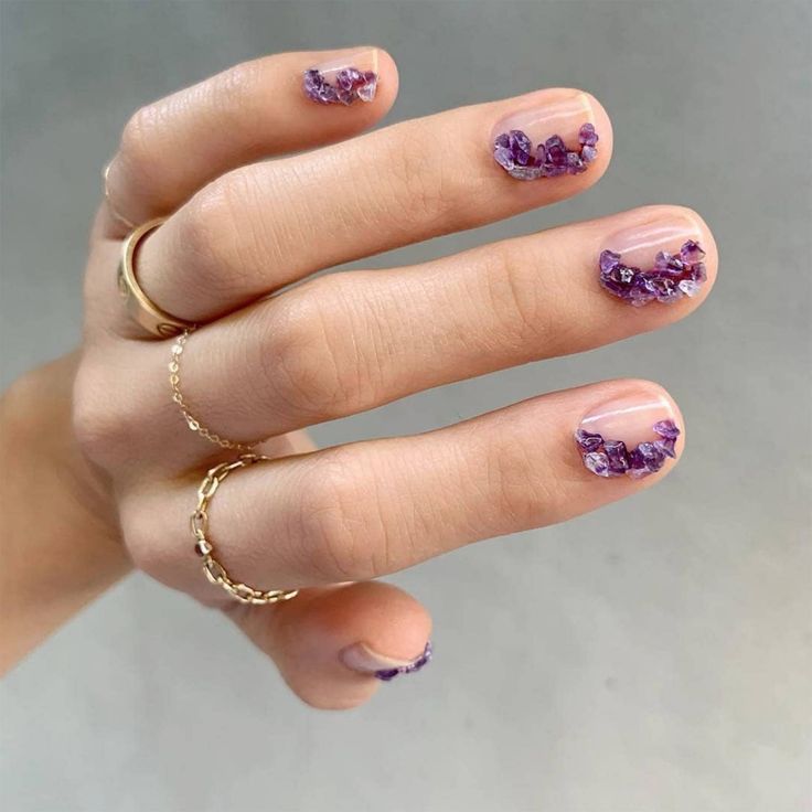 Nail Piercing, Beachy Nails, No Chip Nails, Natural Nail Designs, Broken Nails, New Nail Designs, Simple Gel Nails, Crystal Chips, Summery Nails