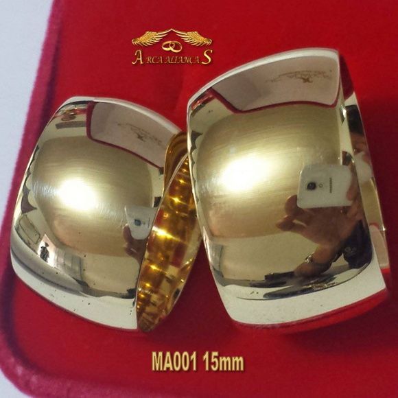 the reflection of two people in their goggles on a red box with gold trim