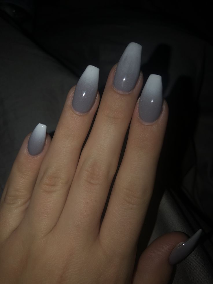 Charcoal Gray Nail Designs, Gray Ombre Nails Coffin, Gray Dip Nails Powder, Gray Nail Dip Ideas, Gray Ombre Dip Nails, Grey White Ombre Nails, Hombre Gray Nails, White And Grey Ombre Nails, Gray White Ombre Nails