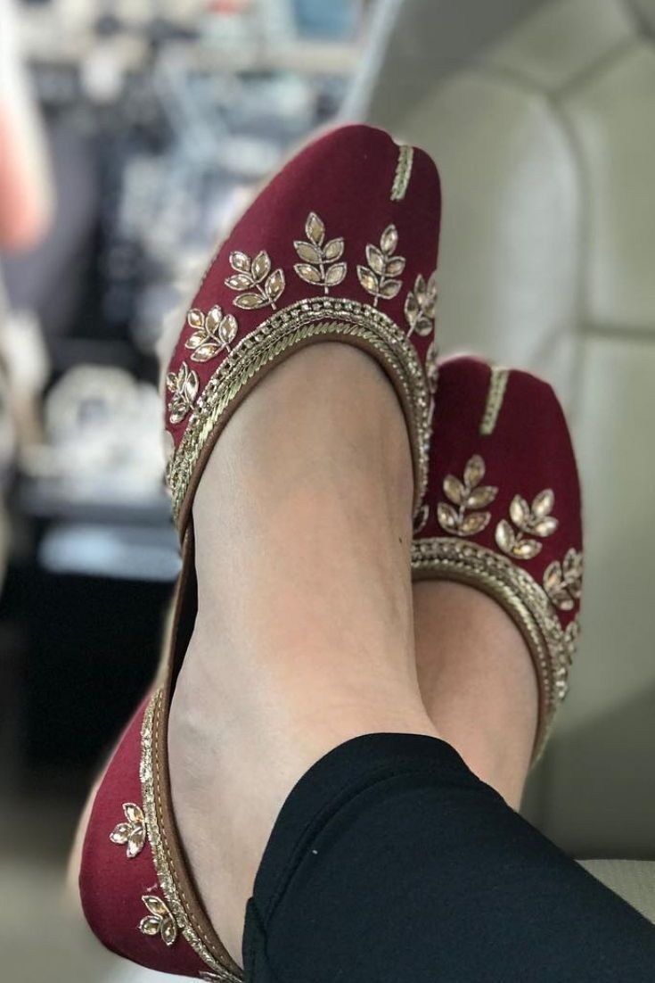 Khusa Design, Pakistani Shoes, Bridal Sandals Heels, Fancy Sandals, Indian Shoes, Punjabi Jutti, Embroidery Shoes, Classy Shoes, Bridal Sandals